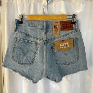 NWT Levi’s 501 shorts, size 27